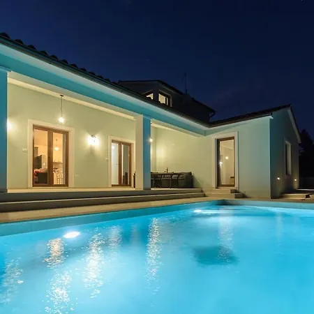 빌라 St Vinzent With Pool By Istrialux *