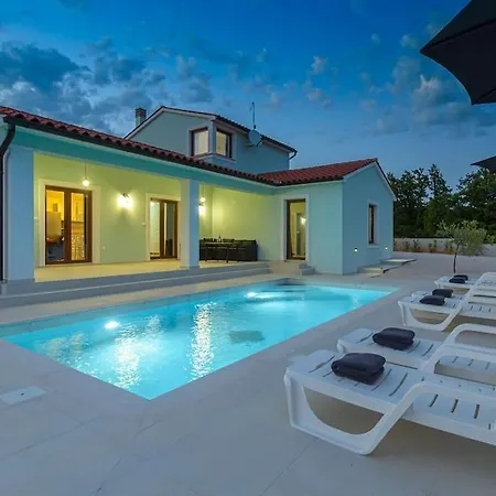 St Vinzent With Pool By Istrialux Bibici