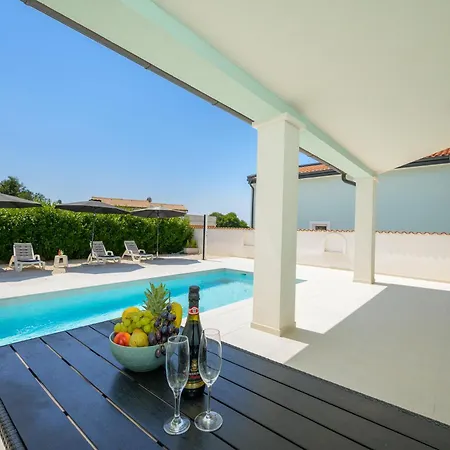 St Vinzent With Pool By Istrialux Bibici