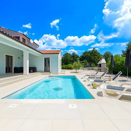 St Vinzent With Pool By Istrialux Villa *