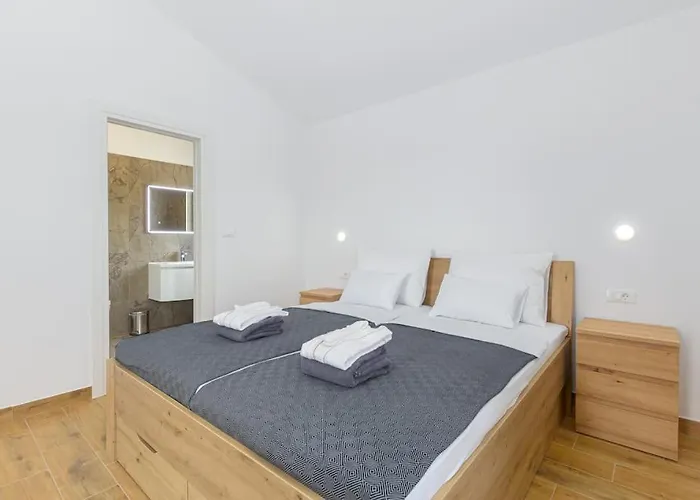 St Vinzent With Pool By Istrialux Villa