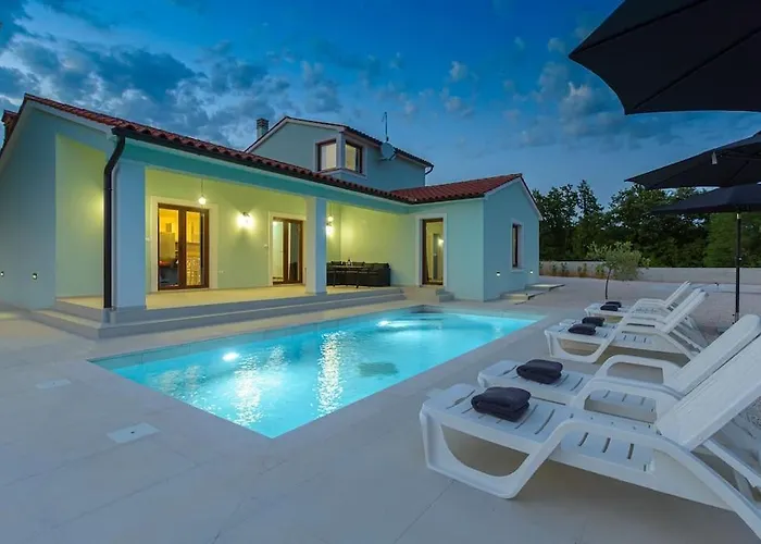 St Vinzent With Pool By Istrialux Bibici