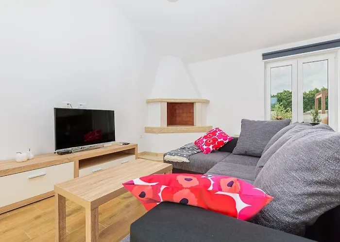 St Vinzent With Pool By Istrialux