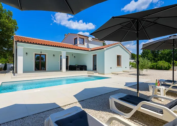 St Vinzent With Pool By Istrialux Villa *