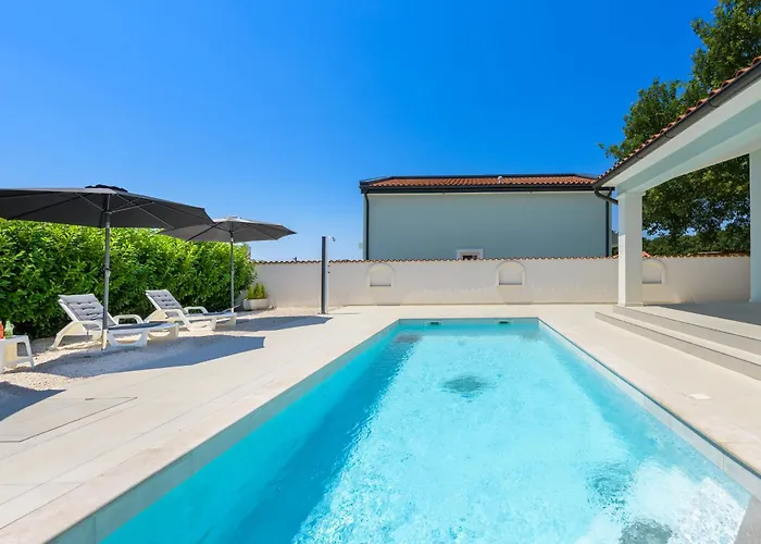 St Vinzent With Pool By Istrialux Bibici