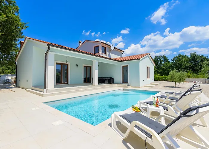 St Vinzent With Pool By Istrialux *